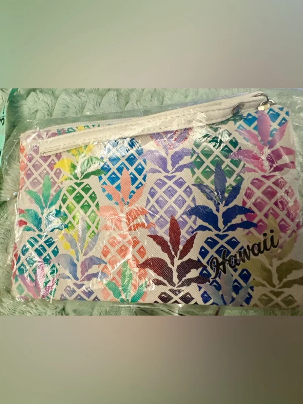 NEW-KONA Hawaii vacation Big wave liquid aloha with Hawaiian pineapple wristlet
